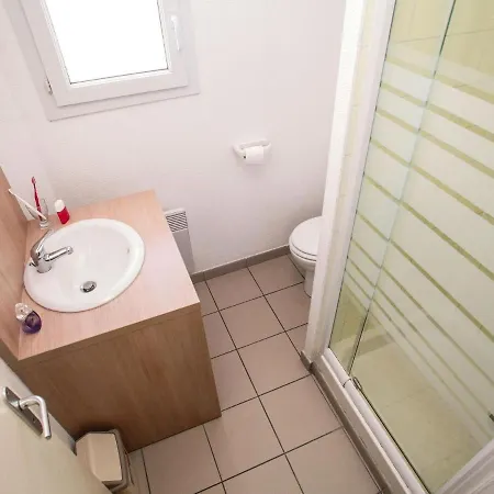 Colorful Semi-detached House, Just 300m Away From The * Le Château-dʼOléron