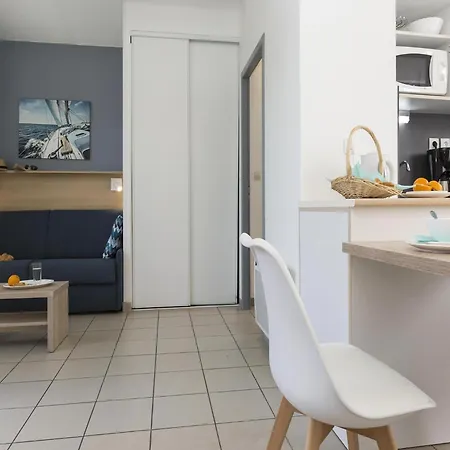 펜션 Colorful Semi-detached House, Just 300m Away From The Le Château-dʼOléron