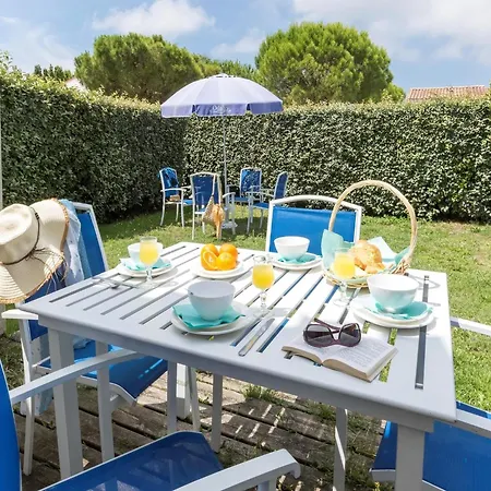 Colorful Semi-detached House, Just 300m Away From The